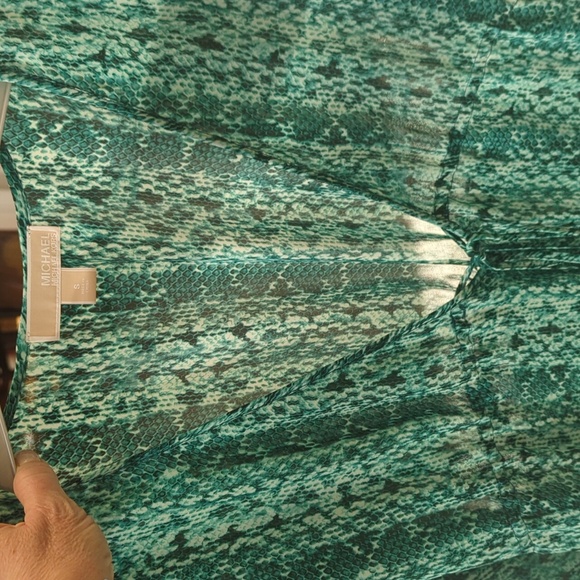 Michael Kors blouse. Size S. NWOT. Green snake skin print - Picture 6 of 9